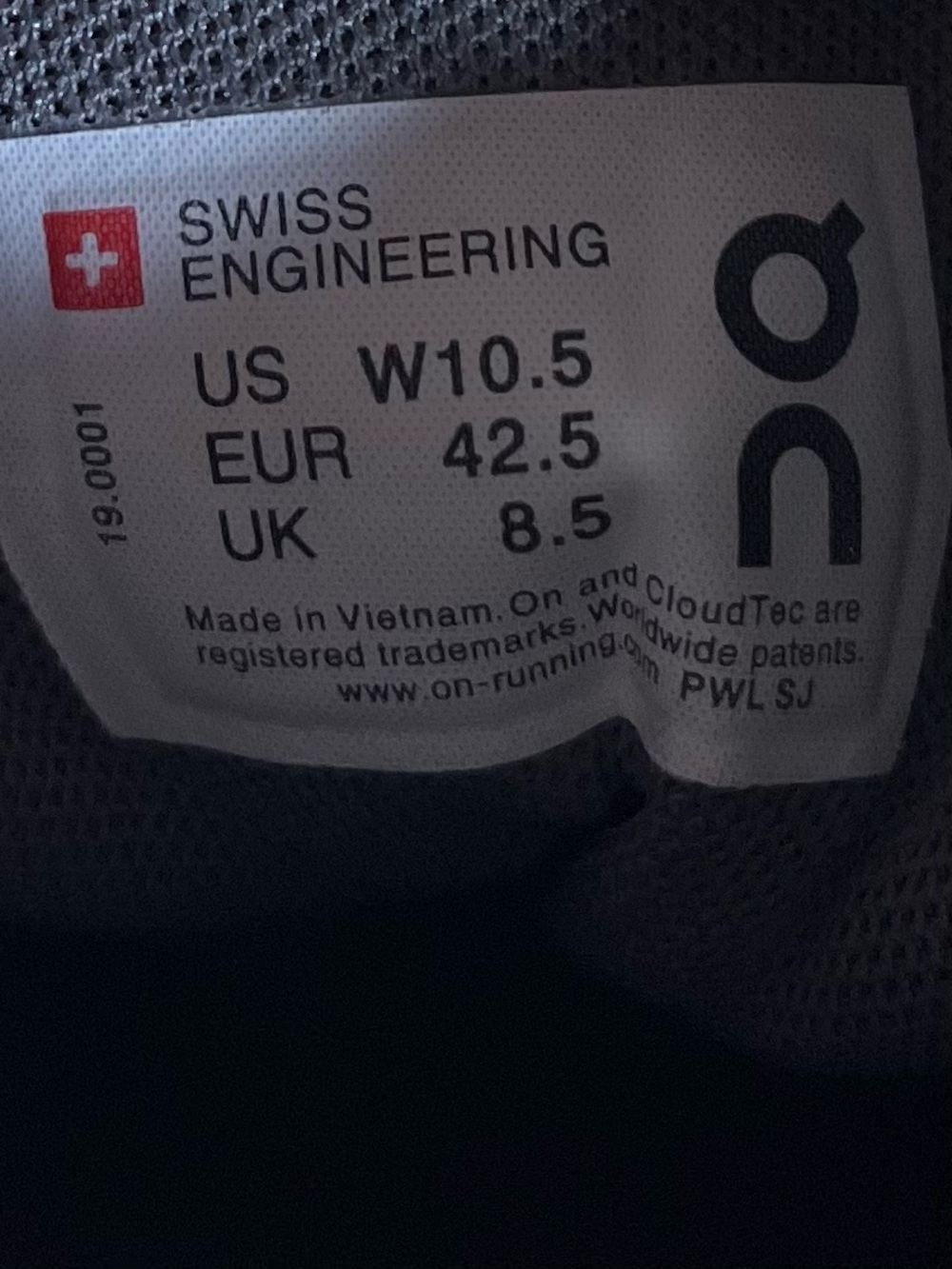 On Cloud 5 LIGHTWEIGHT REFLECTIVE Womens Size 10.5 Running Shoes Sneakers Black - Picture 11 of 12